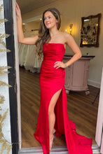 Load image into Gallery viewer, Simple Red Mermaid Strapless Lace Up Long Satin Prom Dress