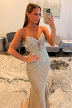 Load image into Gallery viewer, Luxurious Mermaid Sweetheart Champagne Long Prom Dress with Beading