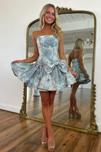 Load image into Gallery viewer, Stylish A Line Strapless Grey Blue Printed Short Homecoming Dress with Bowknot