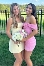 Load image into Gallery viewer, Stunning Sheath Off the Shoulder Red Short Homecoming Dress with Ruched