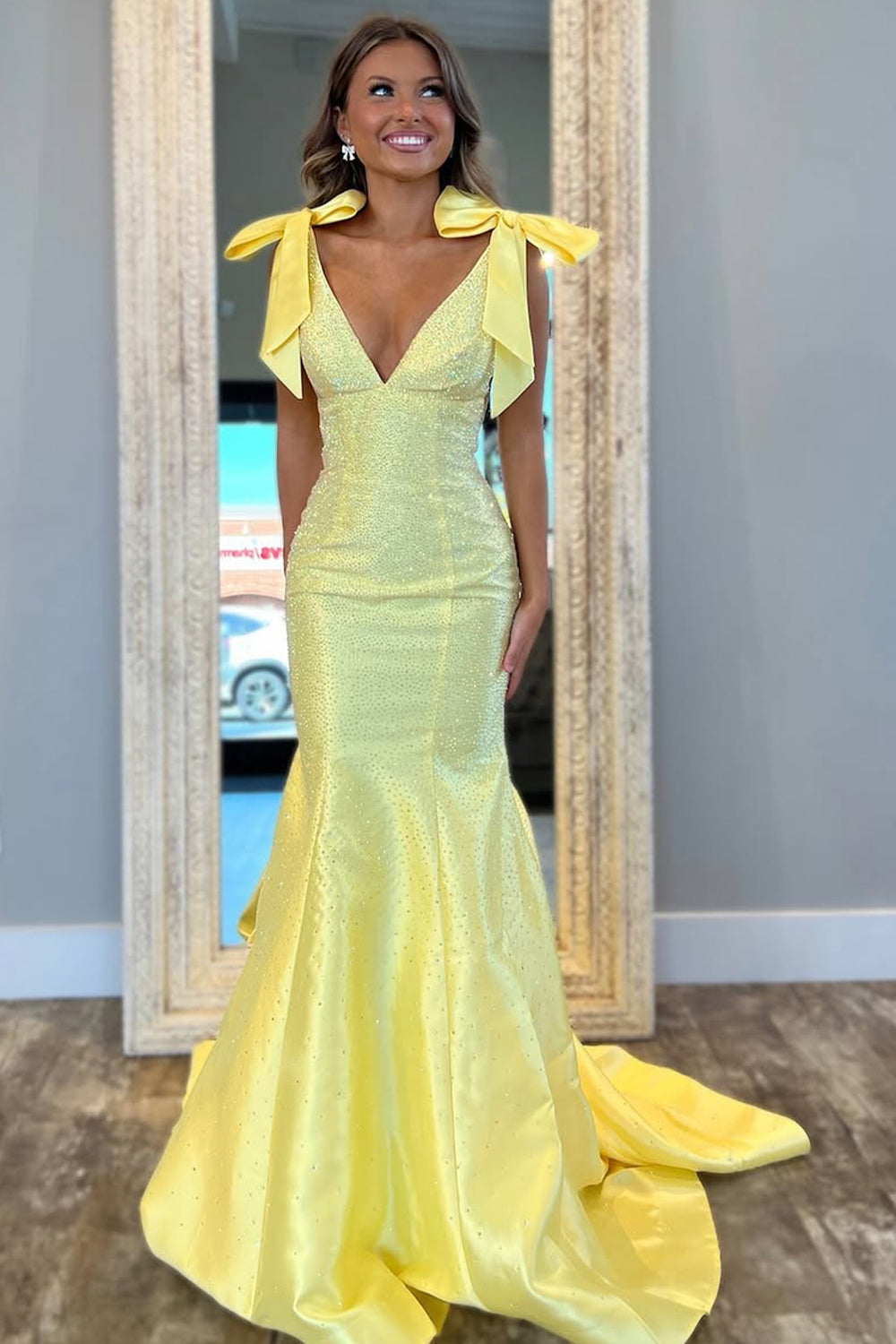 Stunning Yellow Mermaid V-Neck Long Beaded Prom Dress With Bowknot