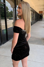 Load image into Gallery viewer, Stunning Black Off The Shoulder Short Velvet Homecoming Dress With Beading