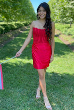 Load image into Gallery viewer, Stunning Bodycon Strapless Lace Top Short Satin Homecoming Dress