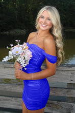 Load image into Gallery viewer, Stylish Sheath Off the Shoulder Pink Short Homecoming Dress with Ruched