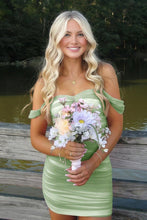 Load image into Gallery viewer, Stylish Sheath Off the Shoulder Pink Short Homecoming Dress with Ruched