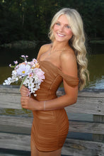 Load image into Gallery viewer, Stylish Sheath Off the Shoulder Pink Short Homecoming Dress with Ruched
