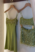 Load image into Gallery viewer, Stylish A Line Spaghetti Straps Green Satin Short Homecoming Dress with Tassels