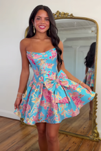 Load image into Gallery viewer, Stylish A Line Strapless Blue Printed Short Homecoming Dress with Bowknot
