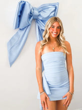 Load image into Gallery viewer, Stylish Bodycon Strapless Blue Satin Short Homecoming Dress with Ruched