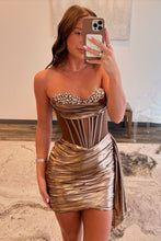 Load image into Gallery viewer, Stylish Gold Bodycon Sweetheart Short Metallic Homecoming Dress with Beading