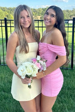 Load image into Gallery viewer, Stunning Sheath Off the Shoulder Red Short Homecoming Dress with Ruched