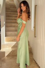 Load image into Gallery viewer, Chic Sheath Off the Shoulder Lilac Long Prom Dress with Ruched
