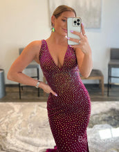 Load image into Gallery viewer, Mermaid Elegant V Neck Prom Dress With Beading