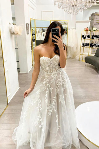 Elegant A Line Sweetheart White Bridal Dress with Appliques