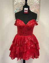 Load image into Gallery viewer, Cute A-Line Tiered Short Homecoming Dress With Appliques