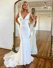 Load image into Gallery viewer, Gorgeous Mermaid Deep V-Neck Court Train Prom Party Dress