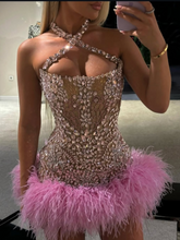 Load image into Gallery viewer, Luxurious Sheath Halter Neck Pink Short Homecoming Dress with Beading Feather
