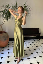 Load image into Gallery viewer, Trendy Sheath Halter Neck Purple Long Party Dress with Open Back Bowknot
