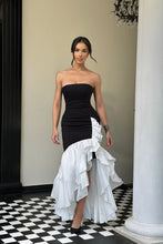 Load image into Gallery viewer, Elegant Black and White Mermaid Strapless Long Formal Party Dress
