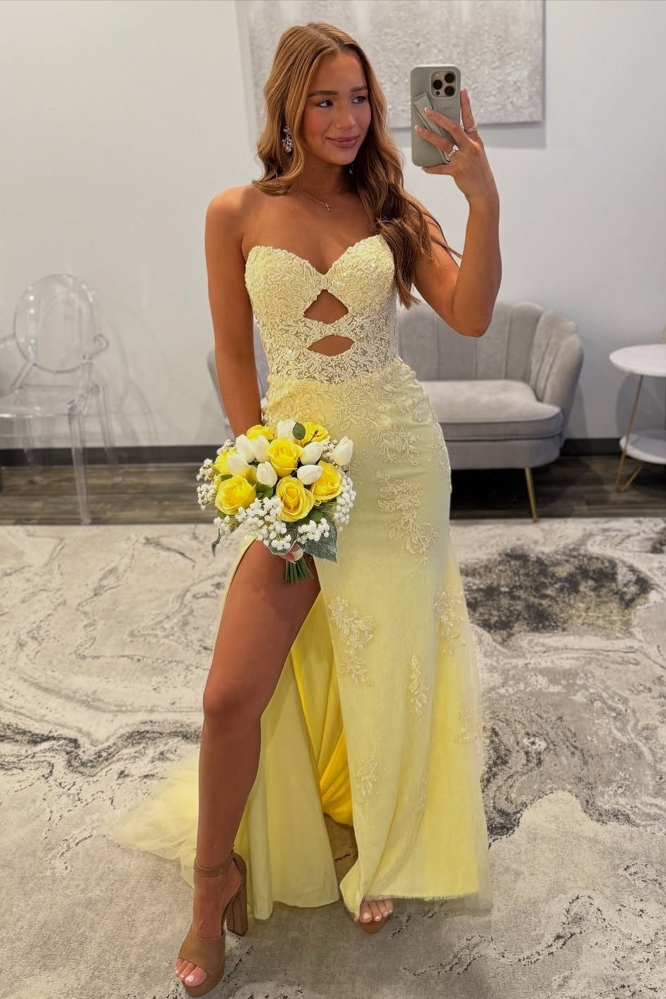 Beautiful Mermaid Sweetheart Yellow Lace Long Prom Dress with Keyhole