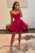 Load image into Gallery viewer, Black A-Line Strapless Short Satin Homecoming Dress With Bowknot
