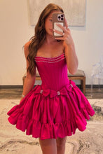 Load image into Gallery viewer, Black A-Line Strapless Short Satin Homecoming Dress With Bowknot
