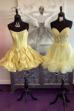 Load image into Gallery viewer, Black A-Line Strapless Short Satin Homecoming Dress With Bowknot
