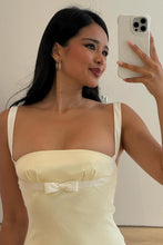 Load image into Gallery viewer, Charming Mermaid Strapless Light Yellow Long Prom Dress with Bowknot
