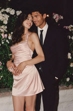 Load image into Gallery viewer, Charming Sheath Halter Neck Light Pink Short Homecoming Dress with Pearls