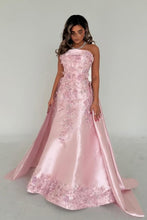 Load image into Gallery viewer, Elegant Pink A-Line Strapless Satin Party Dress with Appliques and Court Train
