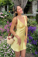 Load image into Gallery viewer, Fitted Sheath V Neck Yellow Satin Short Homecoming Dress with Ruched
