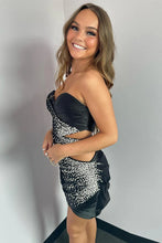 Load image into Gallery viewer, Glitter Silver Bodycon Sweetheart Short Homecoming Dress With Beading
