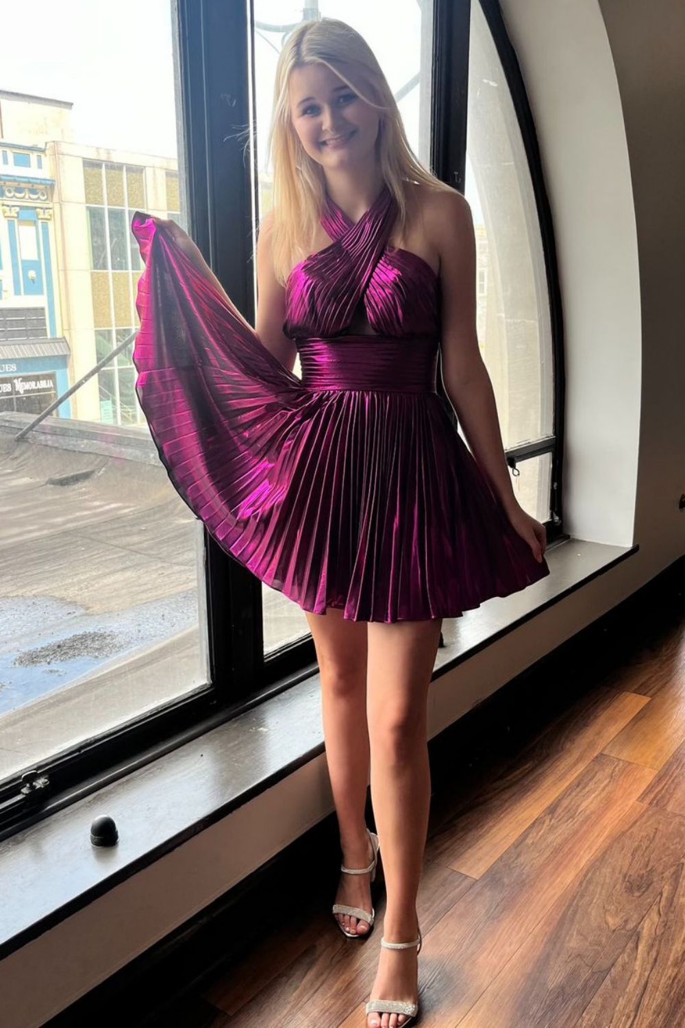 Luuvis Woman Gold A-Line Halter Neck Short Metallic Homecoming Dress