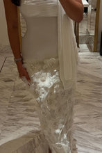 Load image into Gallery viewer, Gorgeous Sheath Strapless White Long Prom Dress with Appliques
