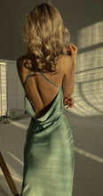 Load image into Gallery viewer, Hot Sheath Spaghetti Straps Green Long Prom Dress with Criss Cross Back