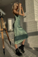 Load image into Gallery viewer, Hot Sheath Spaghetti Straps Green Long Prom Dress with Criss Cross Back