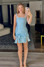Load image into Gallery viewer, Modern Sheath Spaghetti Straps Pink Short Homecoming Dress with Bowknot

