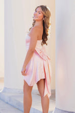 Load image into Gallery viewer, Sweet A Line Strapless Light Pink Short Homecoming Dress with Bowknot