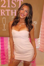 Load image into Gallery viewer, Pretty Bodycon Sweetheart Light Pink Short Homecoming Dress with Beading