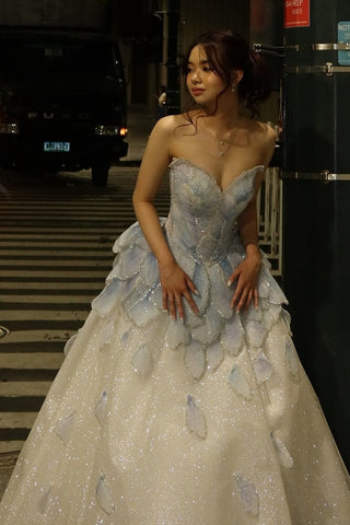 Luxurious A Line Sweetheart Light Blue Long Prom Dress with Beading