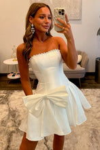 Load image into Gallery viewer, Cute A Line Strapless Light Green Short Homecoming Dress with Pearls Bowknot