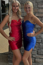 Load image into Gallery viewer, Simple Mermaid Sweetheart Short Satin Homecoming Dress With Pleating
