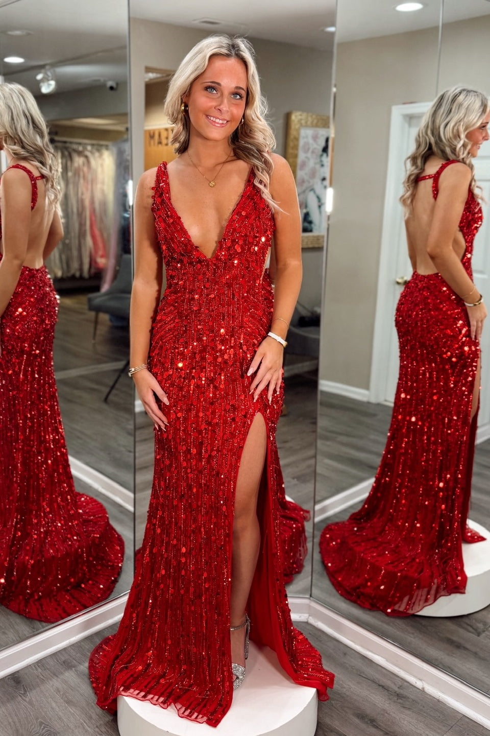Sparkly Mermaid V Neck Red Sequins Long Prom Dress with Split Front
