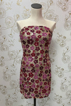 Load image into Gallery viewer, Sparkly Sheath Strapless Fuchsia Flower Sequins Short Homecoming Dress

