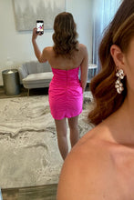 Load image into Gallery viewer, Modern Sheath Sweetheart Red Satin Short Homecoming Dress with Keyhole

