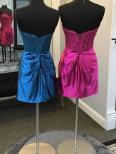 Load image into Gallery viewer, Stunning Fuchsia Bodycon Sweetheart Lace Top Short Satin Homecoming Dress
