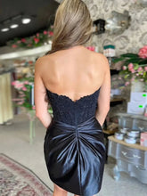 Load image into Gallery viewer, Stunning Fuchsia Bodycon Sweetheart Lace Top Short Satin Homecoming Dress
