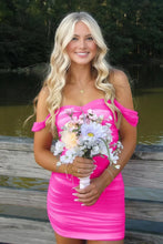 Load image into Gallery viewer, Stylish Sheath Off the Shoulder Pink Short Homecoming Dress with Ruched