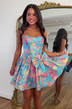 Load image into Gallery viewer, Stylish A Line Strapless Blue Printed Short Homecoming Dress with Bowknot