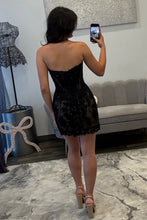 Load image into Gallery viewer, Stylish Bodycon Sweetheart Black Corset Short Homecoming Dress with Lace